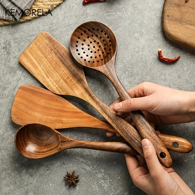 11 PIECE WOODEN KITCHENWARE