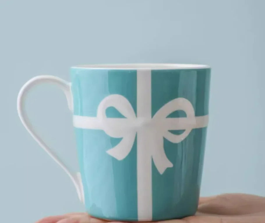 CLASSIC BLUE BOW PORCELAIN MUGS