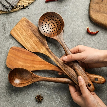 11 PIECE WOODEN KITCHENWARE